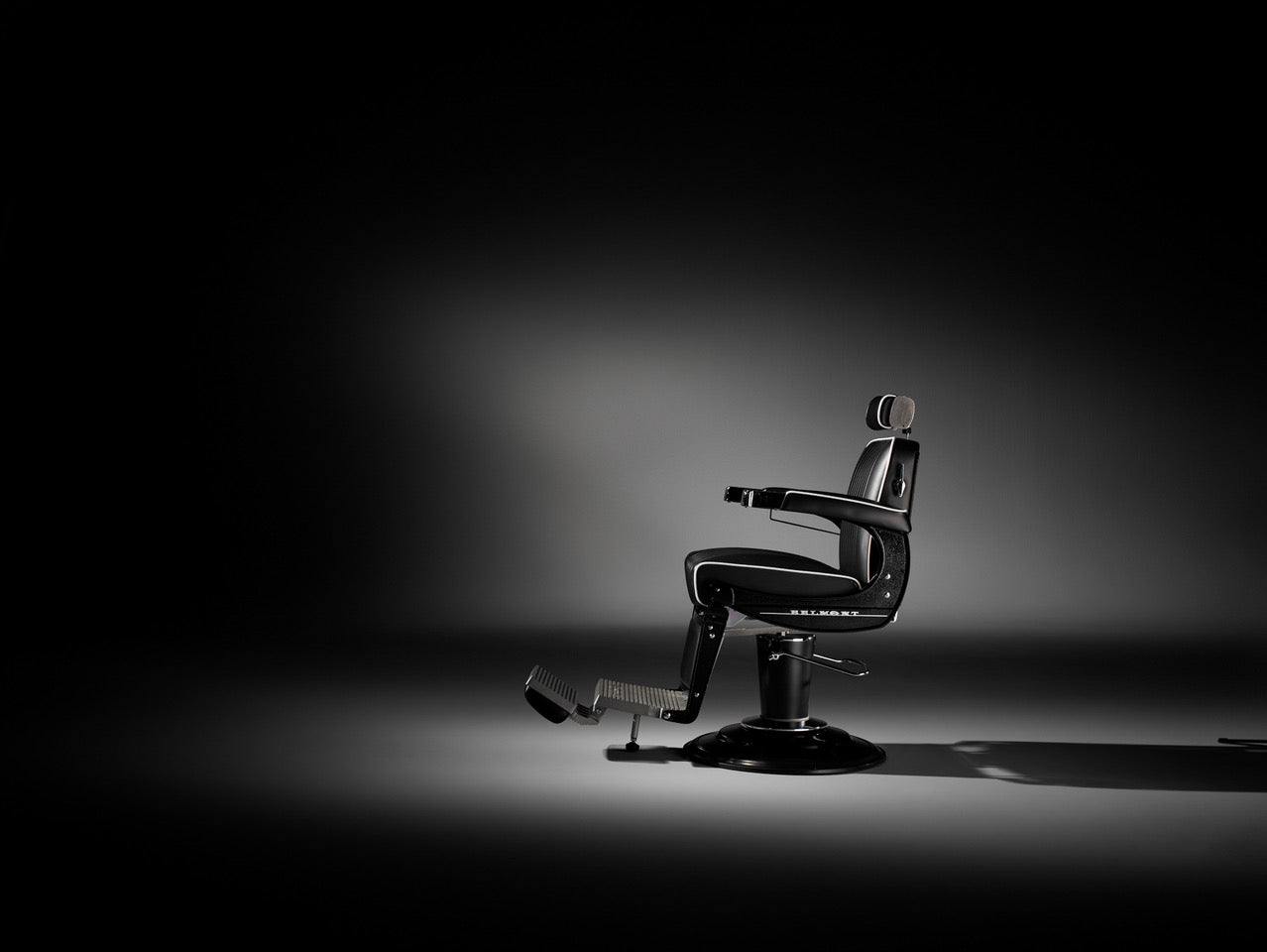 Takara Belmont Barberchair Apollo 2 Elite - Classic Footrest