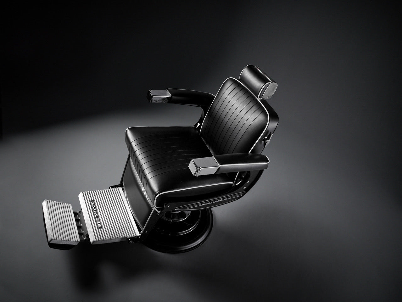Takara Belmont Barberchair Apollo 2 Elite - Classic Footrest