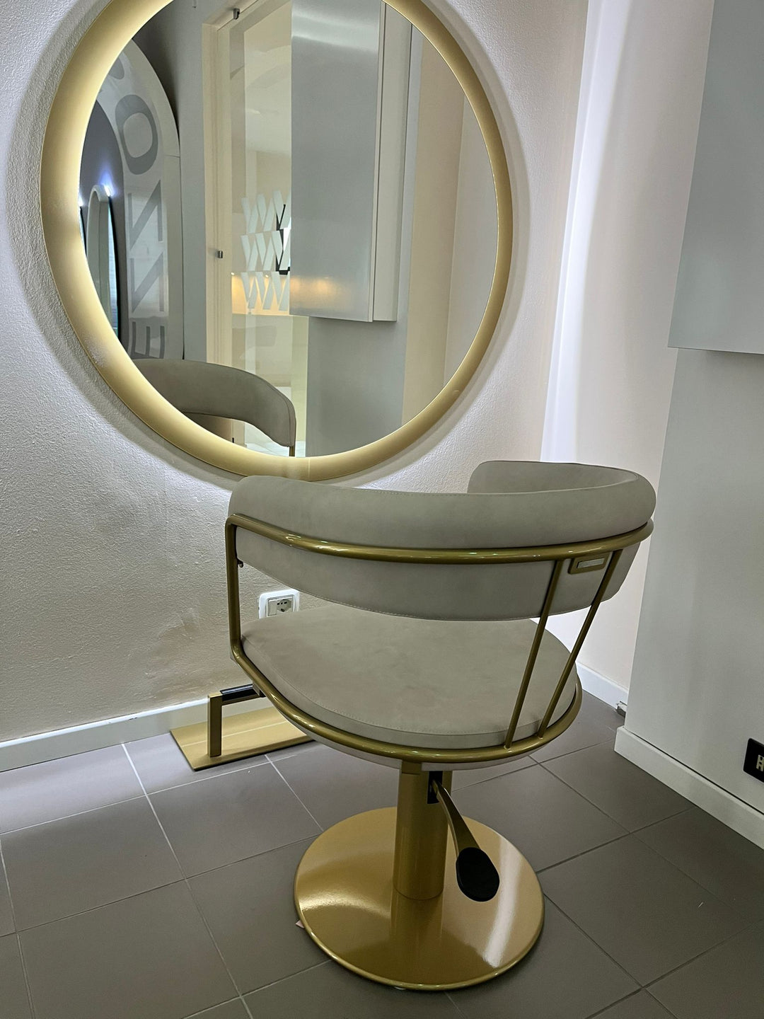 Salondesign24 Lila Frisörstuhl Josh chair