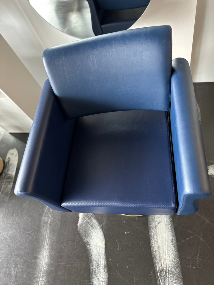 Exhibit 17: Hairdressing Chair