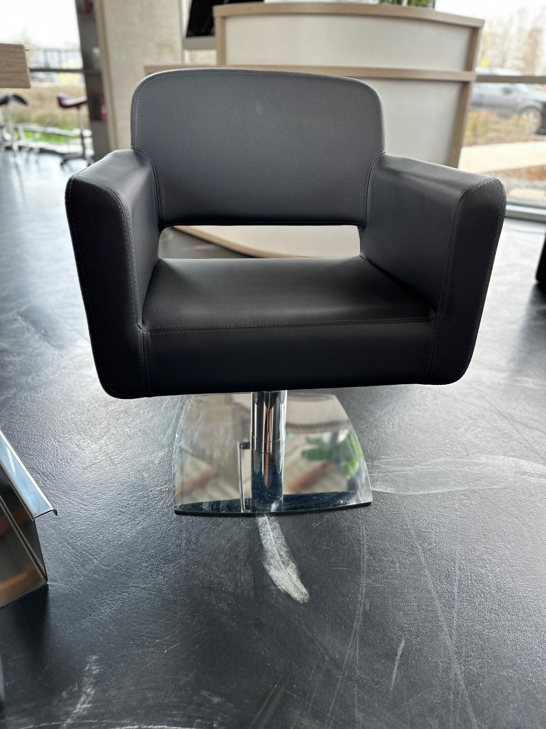Showroommodel 85 Kappersstoel– Slechts 1 stuk beschikbaar