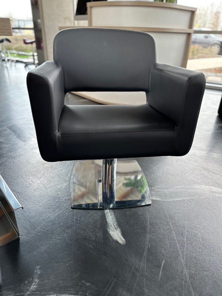 Showroommodel 85 Kappersstoel– Slechts 1 stuk beschikbaar