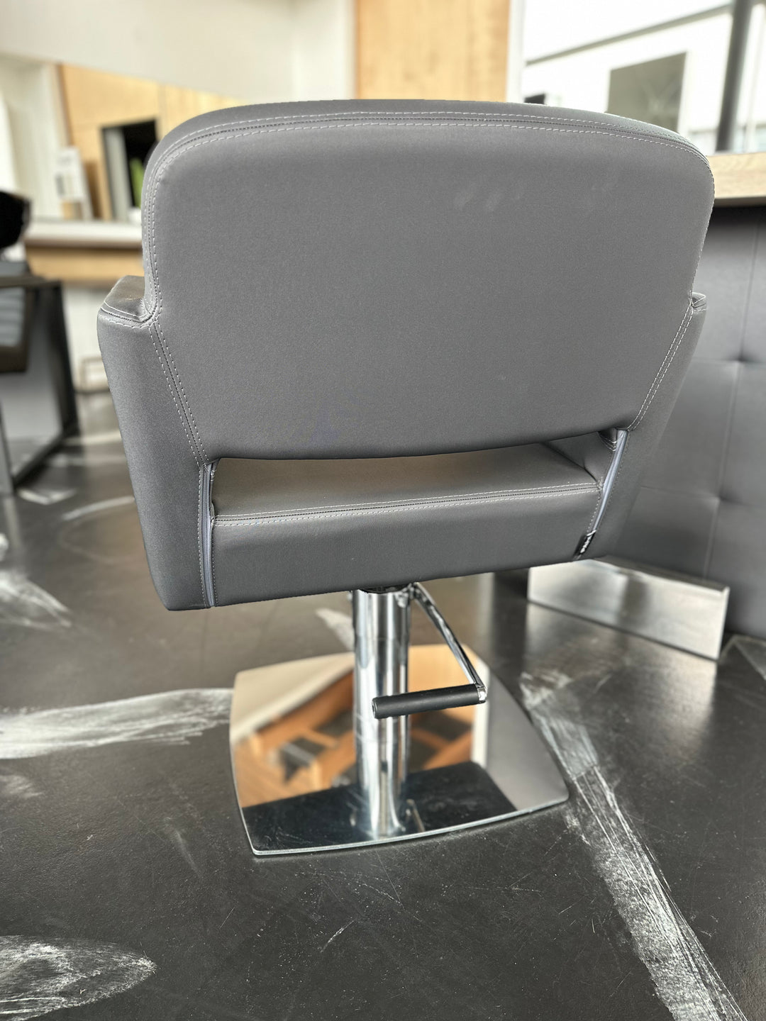 Showroommodel 85 Kappersstoel– Slechts 1 stuk beschikbaar