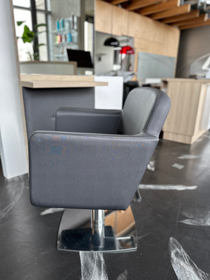 Showroommodel 85 Kappersstoel– Slechts 1 stuk beschikbaar