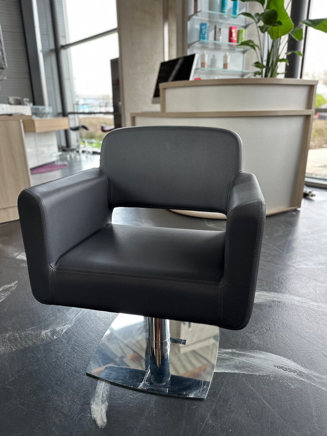 Showroommodel 85 Kappersstoel– Slechts 1 stuk beschikbaar