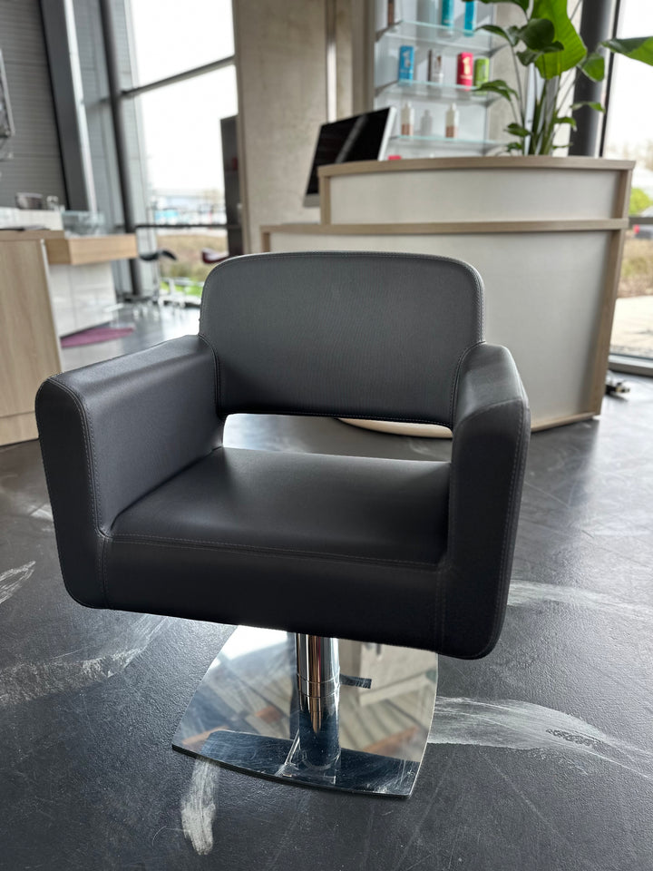 Showroommodel 85 Kappersstoel– Slechts 1 stuk beschikbaar