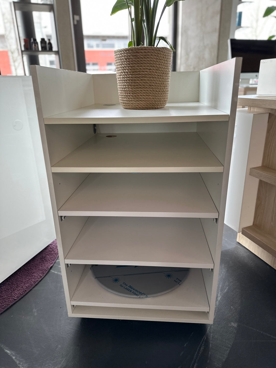 Pezzo esposto 45 Cassa reception bianco lucido – Disponibile solo 1 pezzo