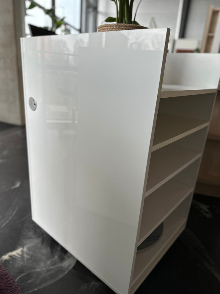 Pezzo esposto 45 Cassa reception bianco lucido – Disponibile solo 1 pezzo