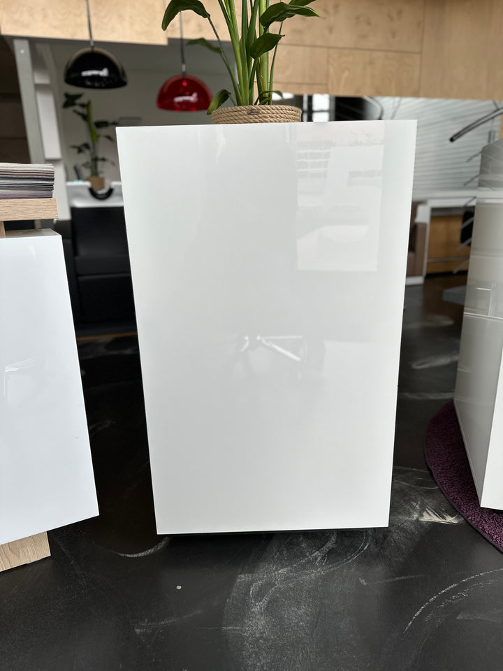 Pezzo esposto 45 Cassa reception bianco lucido – Disponibile solo 1 pezzo