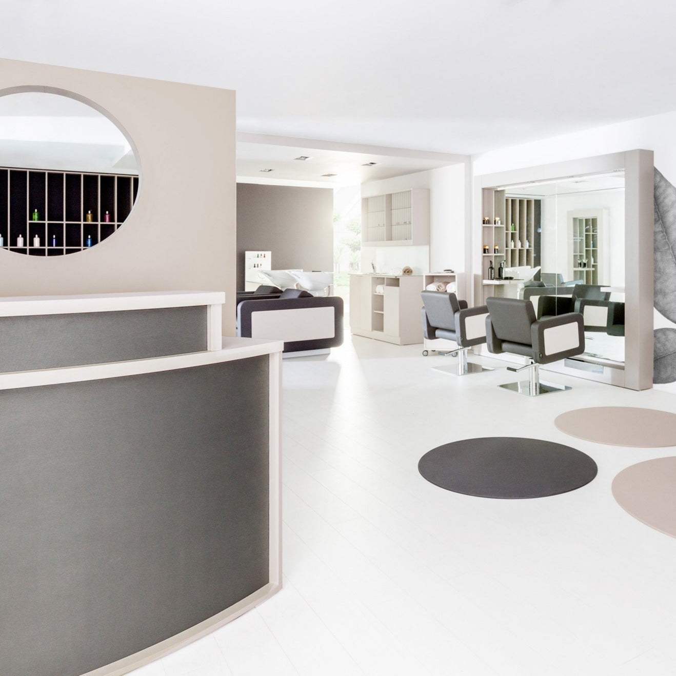 Pahi Salonset - Space