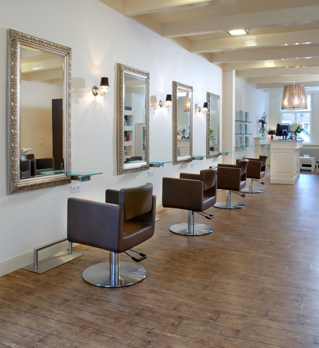 Kiela U-Box Hairdressing Chair with Casters and Brakes