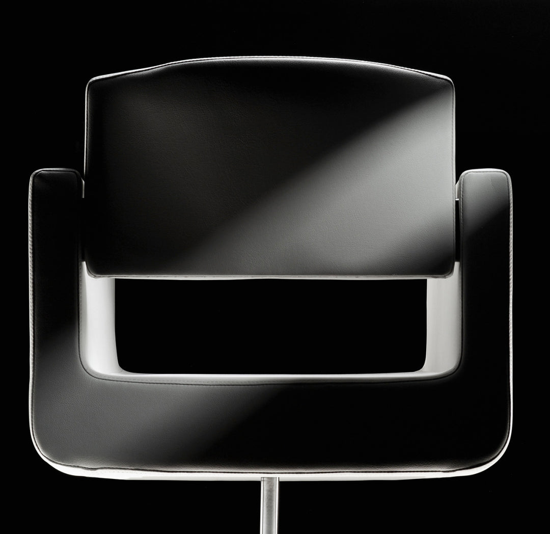 Kiela U-Box Hairdressing Chair with Casters and Brakes
