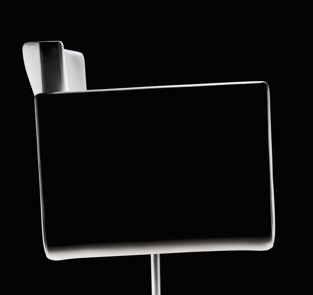 Kiela U-Box Hairdressing Chair with Casters and Brakes